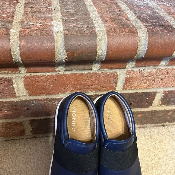 Worn Once!! SZ 6.5 women’s Vionic Calina Camo slip on tennis shoe! Leather!! - Picture 2 of 8